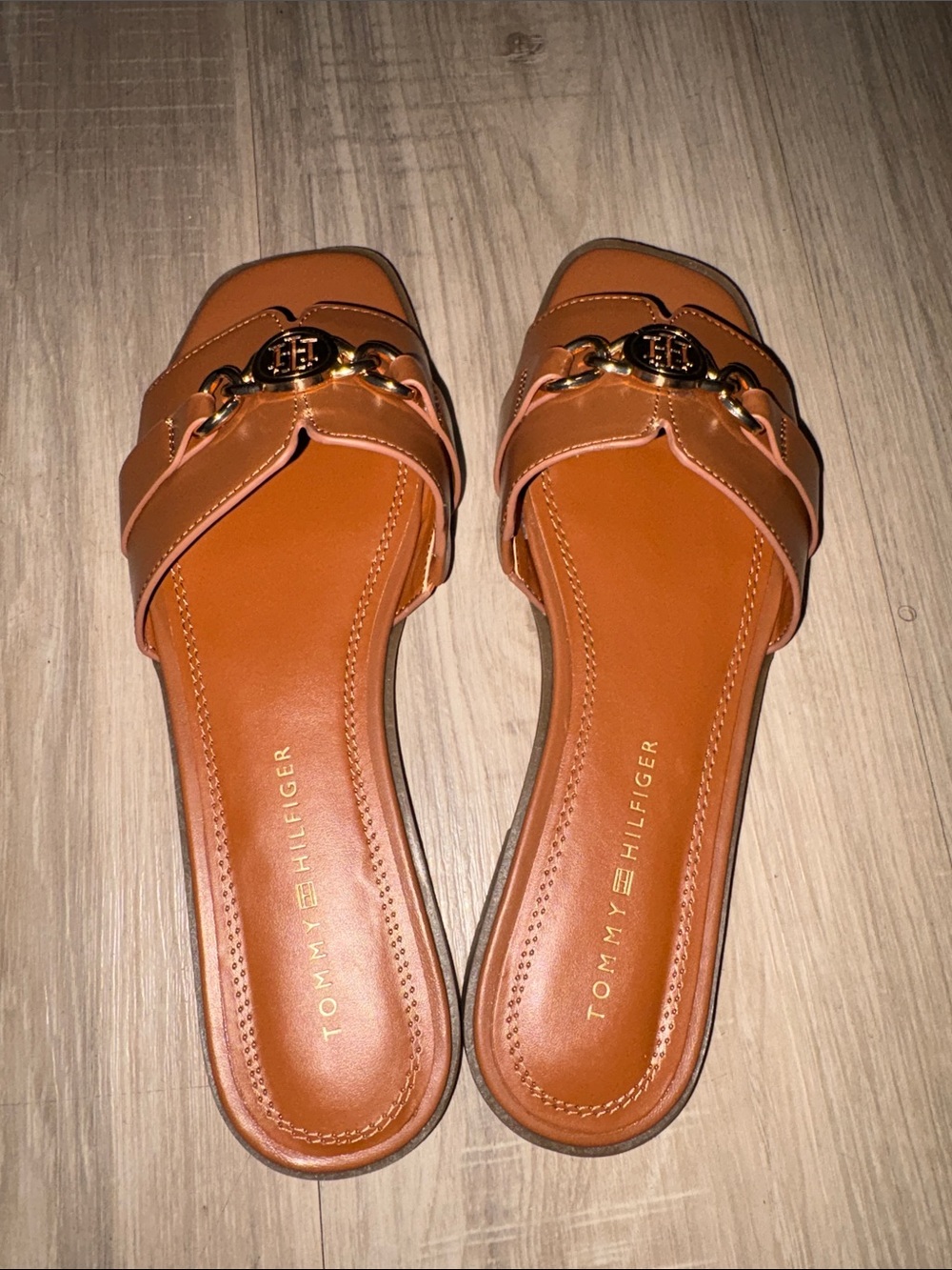 Tommy Hilfiger Cognac Slide Sandals with Gold Chain Accent